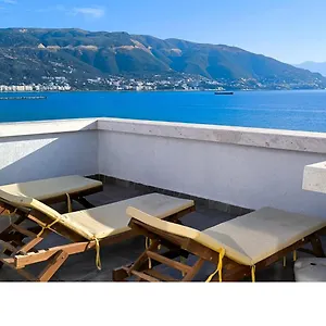 Adriatic Getaway & Penthouse Vlorë